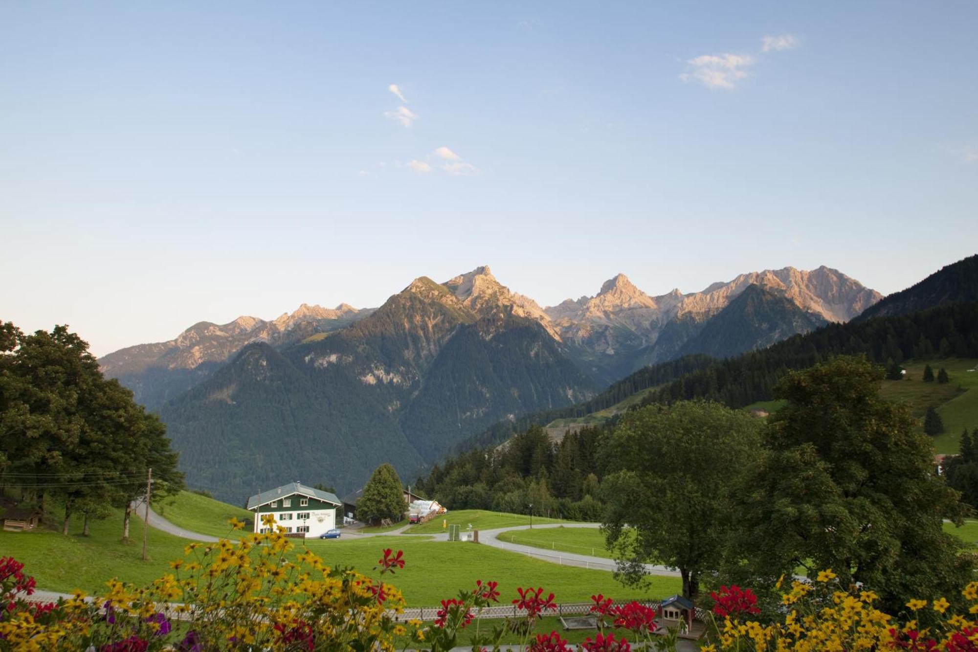 Hotel Burtschahof Bürserberg Exterior foto
